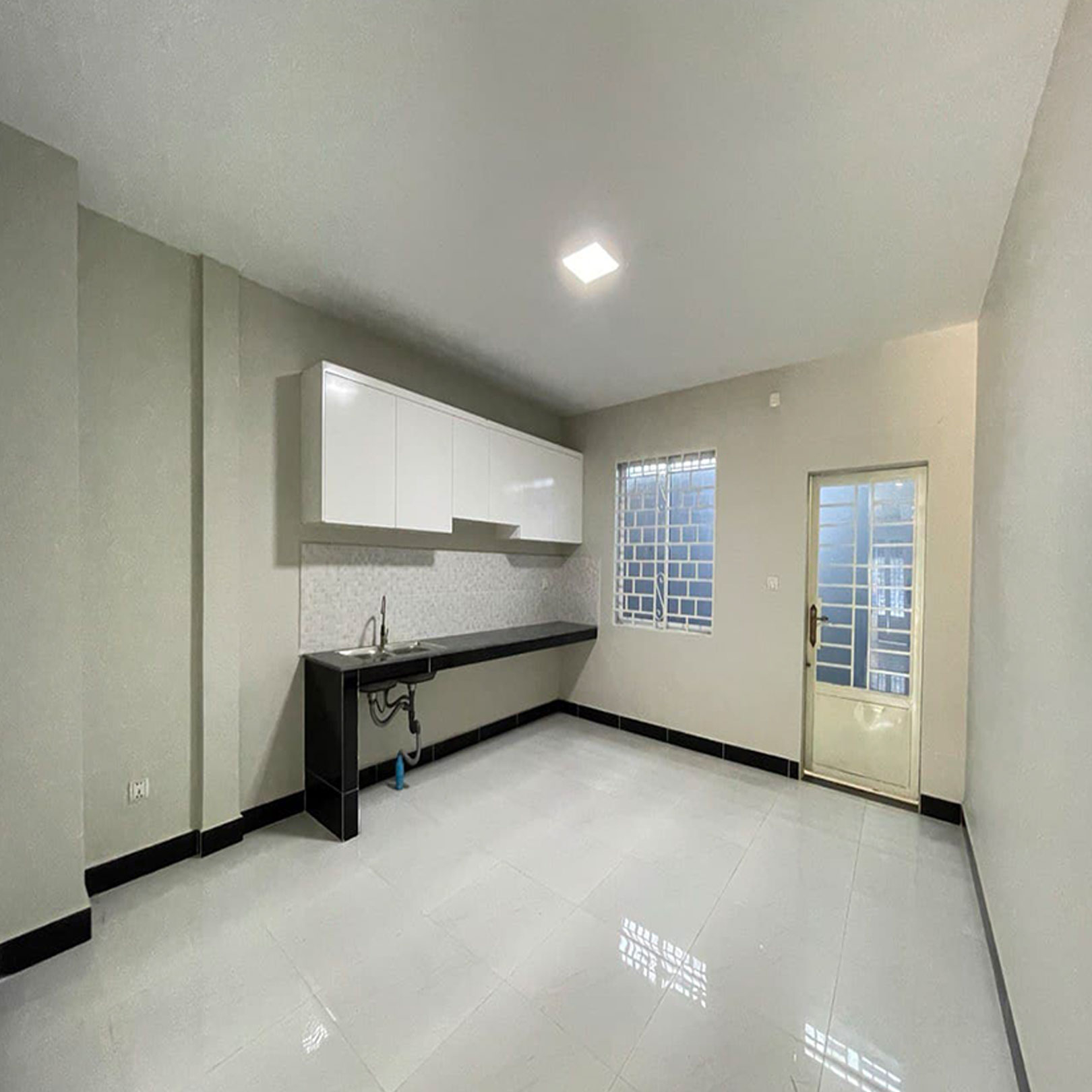 ផ្ទះលក់ $130,000 ទុលមុខស្រាបៀរកម្ពុជា ចម្ងាយ700mពីស្តុបចំការដូង 2.6km